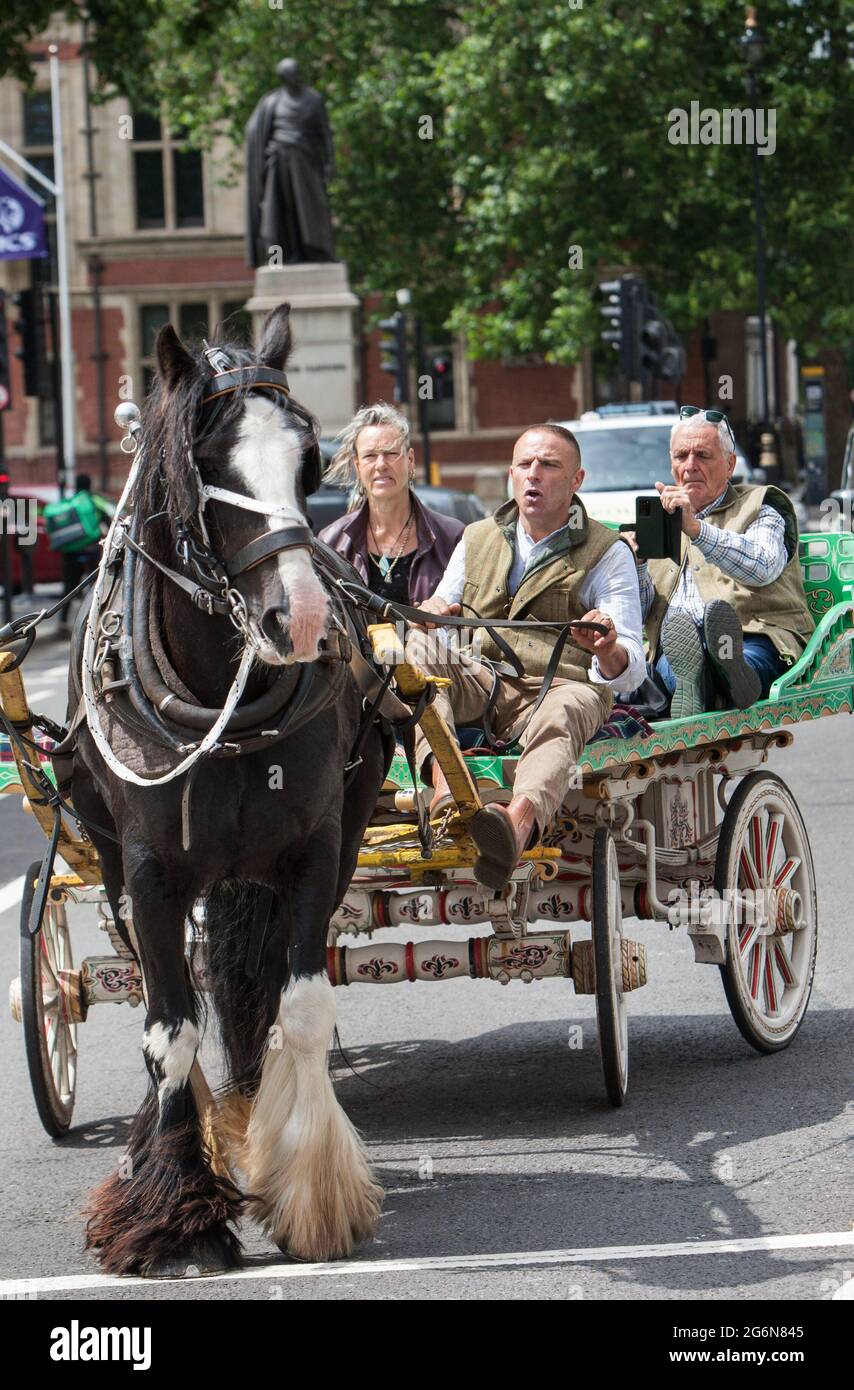 London, UK. 7th July 2021. A Roma family moves to Parliament Square ...