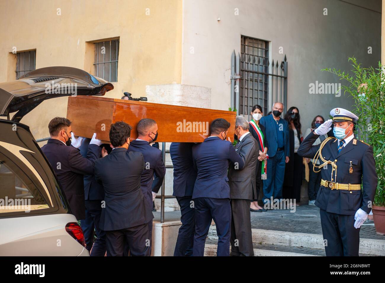 Rome, Italy 07/07/2021: Farewell to Raffaella Carrà, the coffin arrives at the Campidoglio. © Andrea Sabbadini Stock Photo