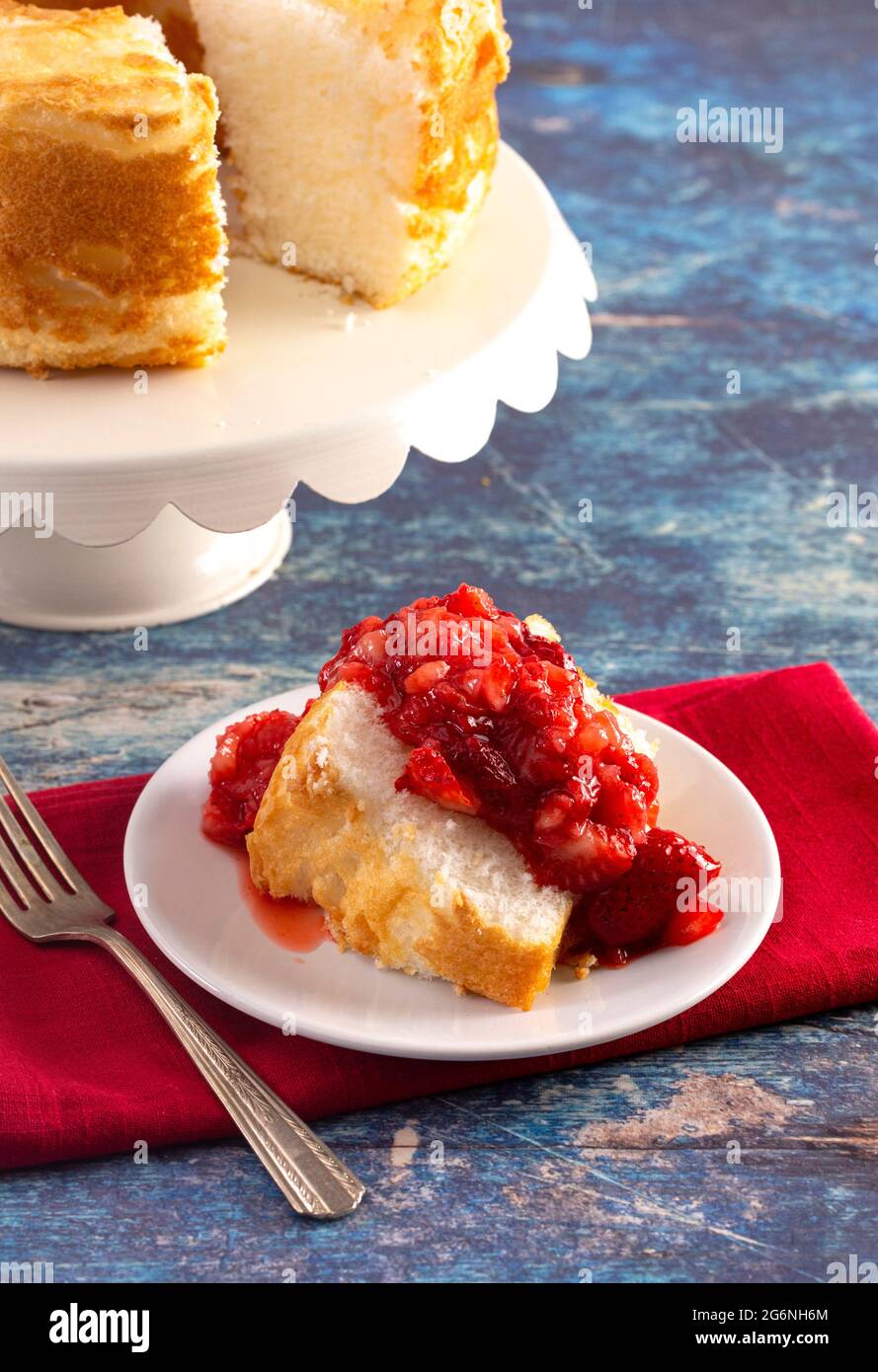 Strawberry short cake hi-res stock photography and images - Alamy
