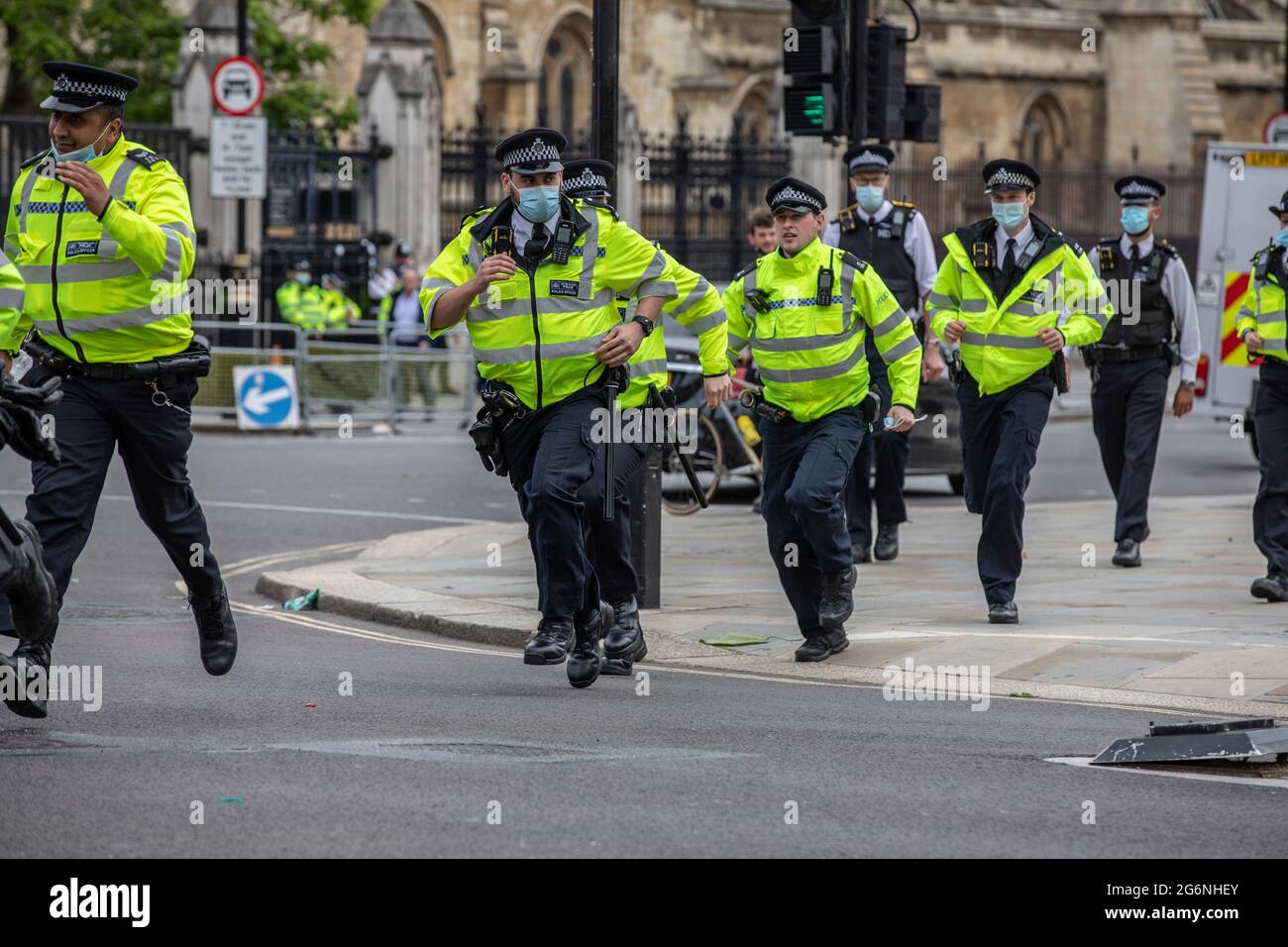 Metropolitan Police running to an incident in Parliament Square, Whitehall, London, England, UK Stock Photo