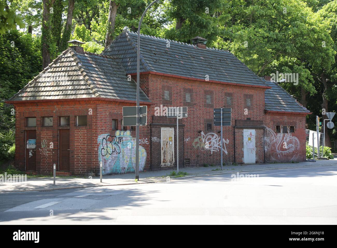 Görlitz, Brautwiesenplatz, Trafohaus inkl. WC Anlage von 1927 Stock Photo