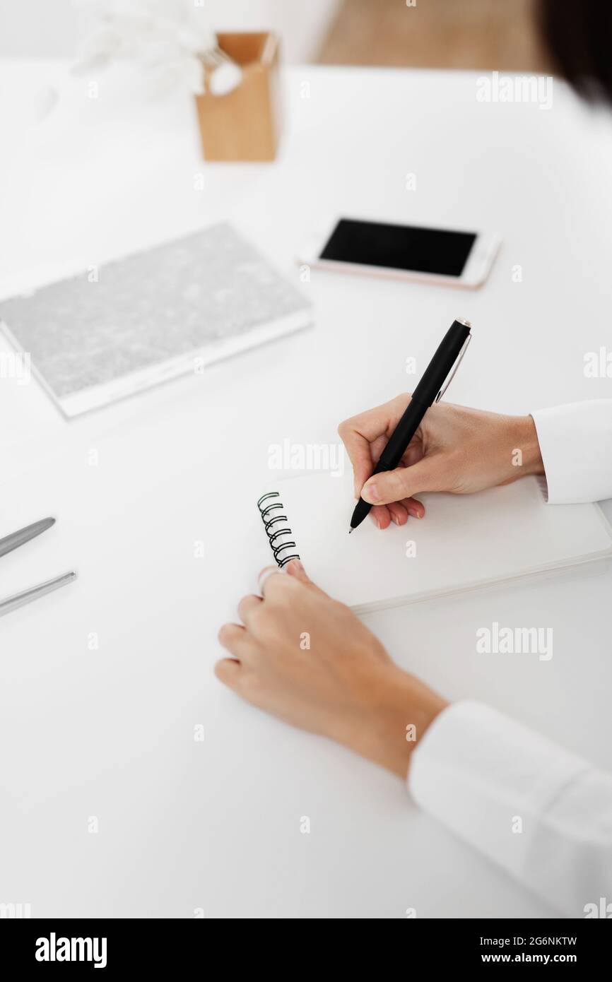 Writing in notepad document hi-res stock photography and images - Alamy