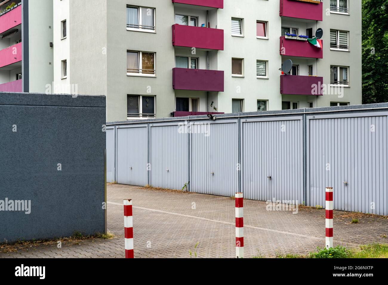 Residential buildings, housing estate in DuisburgNeuenkamp, older