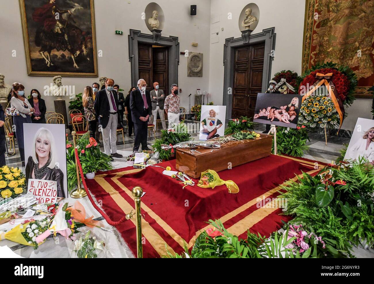Rome, Italy. 07th July, 2021. Campidoglio Raffaella Carra 'funeral chamber.  In the photo: Renzo Arbore and Pippo Baudo and Pupo. Credit: Independent  Photo Agency/Alamy Live News Stock Photo - Alamy