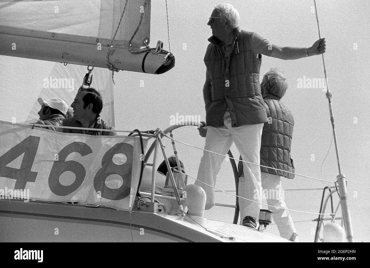 AJAXNETPHOTO. 7TH JULY,1979. SOLENT, COWES, ENGLAND. - KEEPING LOOKOUT - EDWARD HEATH STANDING LOOKOUT IN THE STERNSHEETS OF HIS YACHT MORNING CLOUD AT THE START OF THE COWES - DINARD OFFSHORE RACE.  PHOTO:JONATHAN EASTLAND/AJAX REF:2790707 23 13 Stock Photo