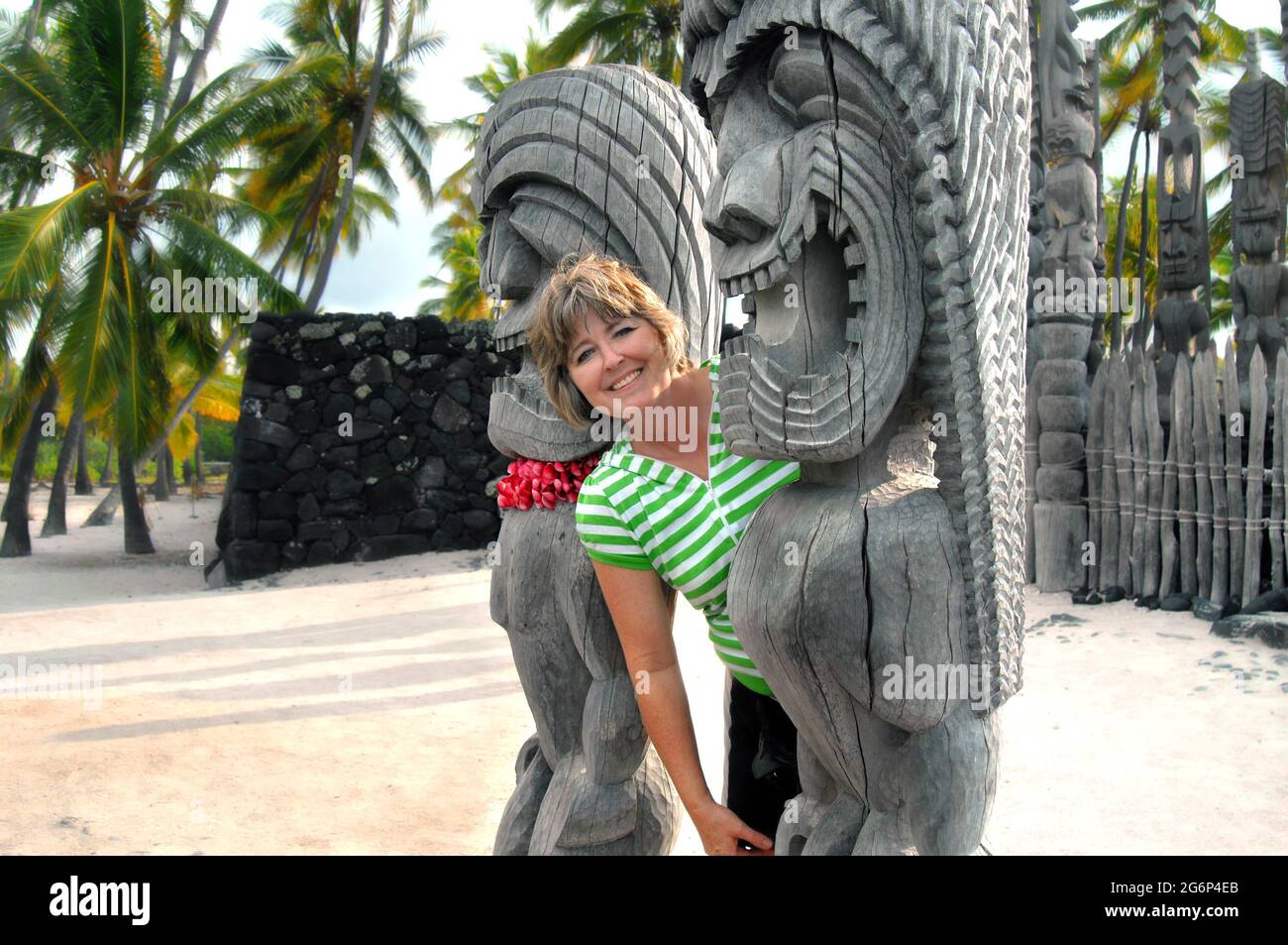Hawaii tiki wood carving hi-res stock photography and images - Alamy