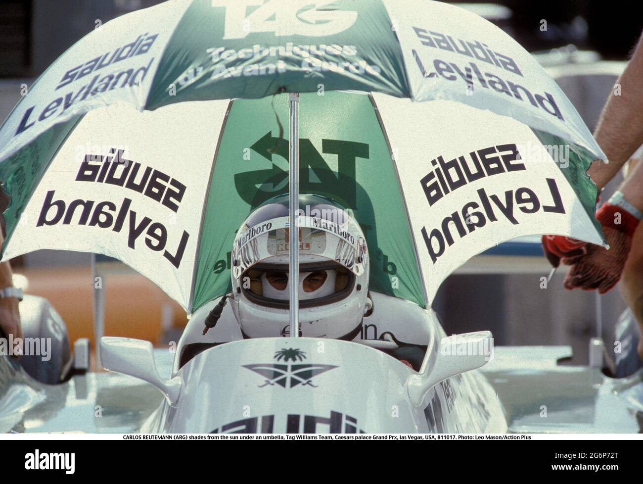 17th November 1981, Las Vegas, Nevada, USA; CARLOS REUTEMANN (ARG) shades from the sun under an umbella, Tag Williams Team, Caesars palace Grand Prx, las Vegas, USA, Stock Photo