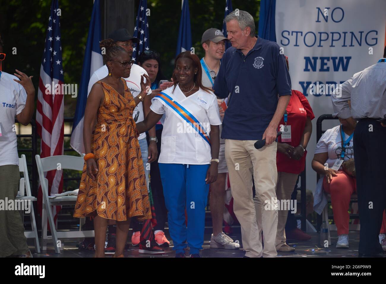 Brooklyn, New York, USA. 7th July, 2021. NYC Mayor, Bill de Blasio and First Lady Chirlaine McCray with nurse Sandra Lindsay at Hometown Heroes NYC Ticker Tape Parade. City Hall. New York, New York. 20210707 NEW Credit: Edna Leshowitz/ZUMA Wire/Alamy Live News Stock Photo