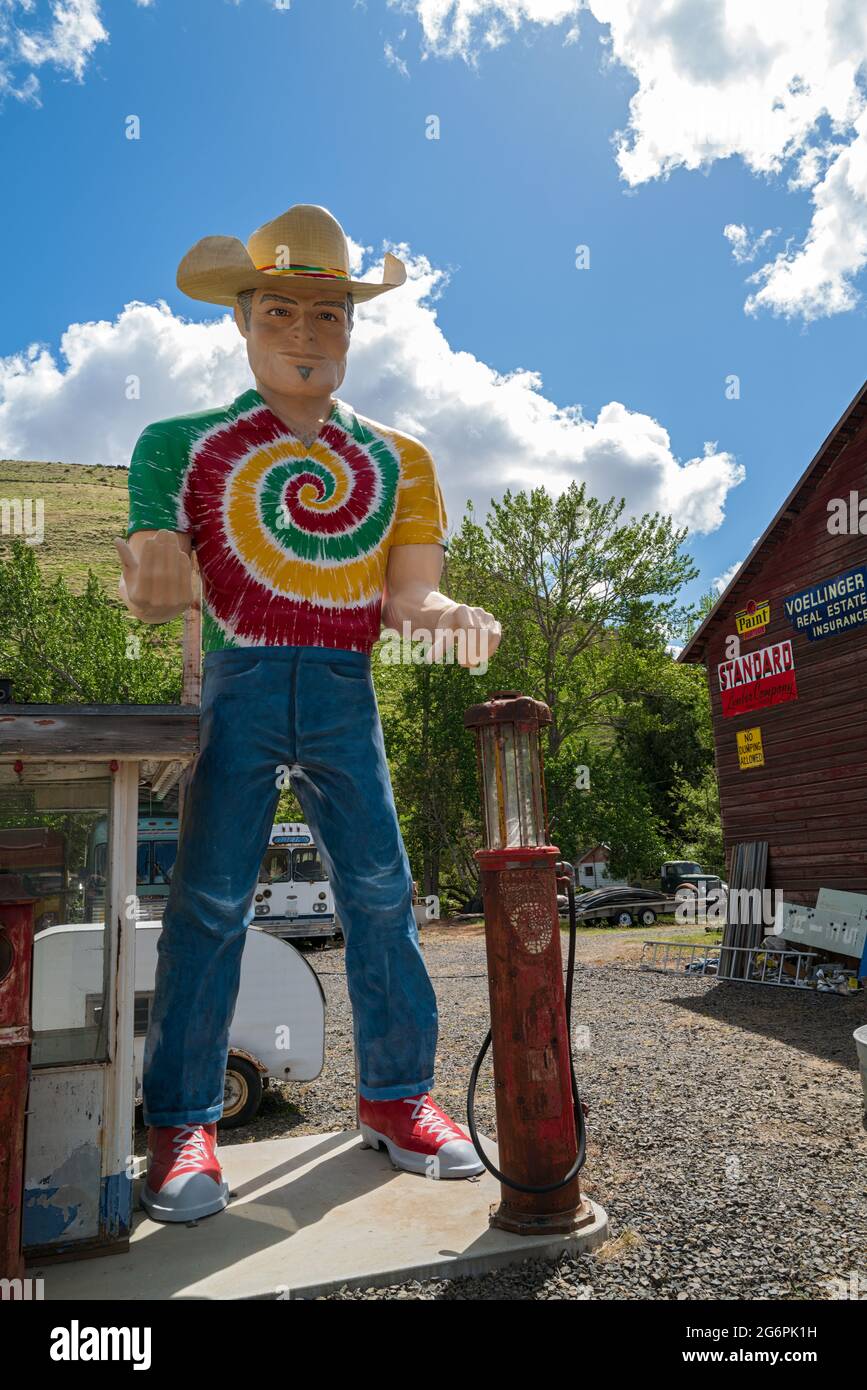 Muffler Man statue in Pomeroy, Washington, USA Stock Photo Alamy