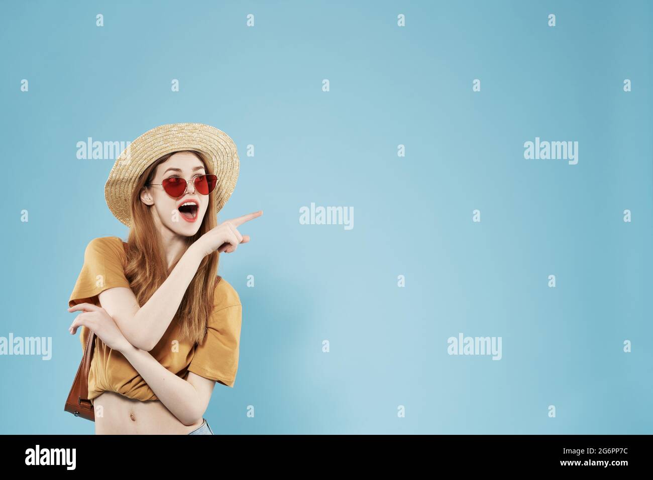 Teen girl wearing fashionable hi-res stock photography and images - Alamy