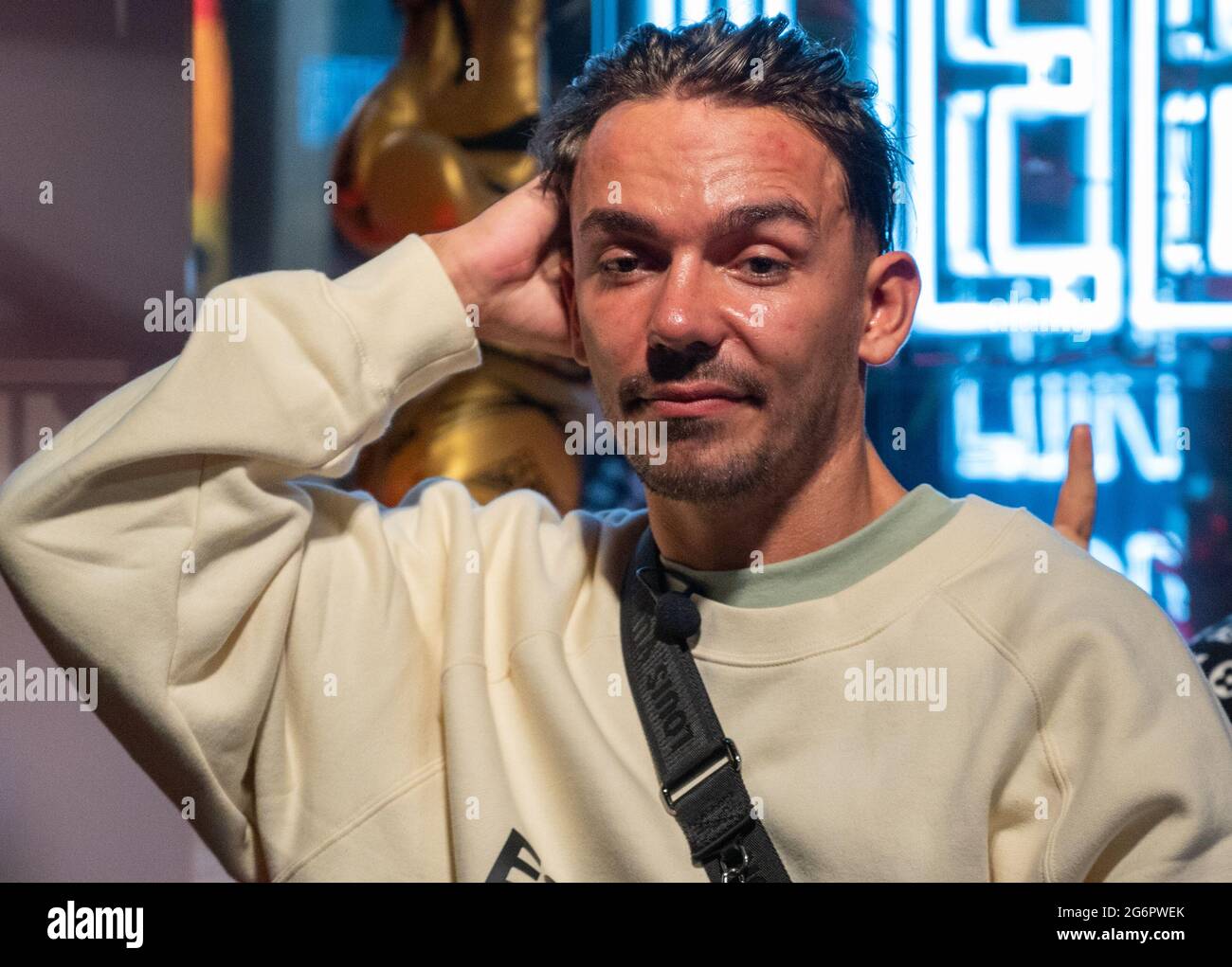 https://c8.alamy.com/comp/2G6PWEK/berlin-germany-08th-july-2021-german-rapper-capital-bra-stands-at-the-unveiling-of-his-wax-figure-at-madame-tussauds-berlin-credit-christophe-gateaudpaalamy-live-news-2G6PWEK.jpg