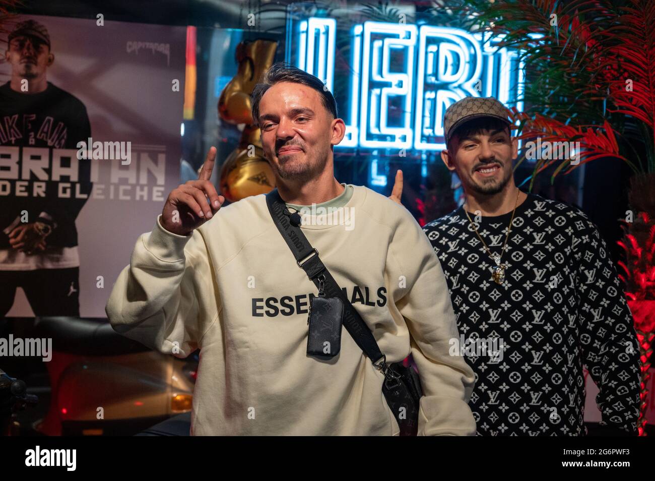 https://c8.alamy.com/comp/2G6PWF3/berlin-germany-08th-july-2021-german-rapper-capital-bra-stands-at-the-unveiling-of-his-wax-figure-at-madame-tussauds-berlin-credit-christophe-gateaudpaalamy-live-news-2G6PWF3.jpg