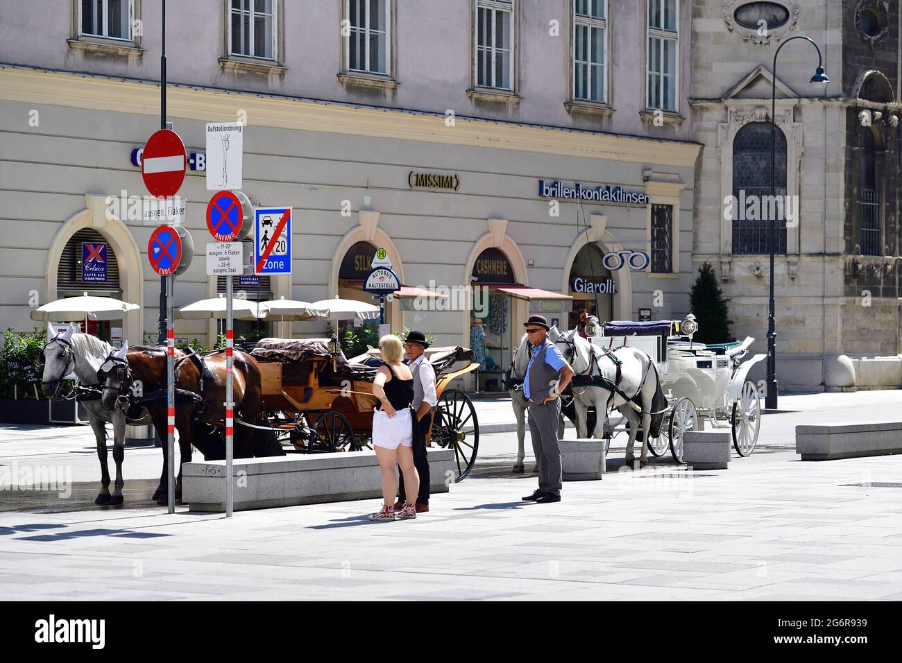 Vienna, Austria. 8th July, 2021. Heat wave in Austria. Up to 38 degrees Celsius are forecast in Vienna. Fiaker horses have Heat free from 35 degrees Celsius.  Credit: Franz Perc / Alamy Live News Stock Photo