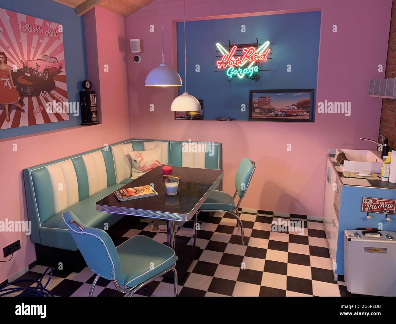 Lounge diner hi-res stock photography and images - Alamy