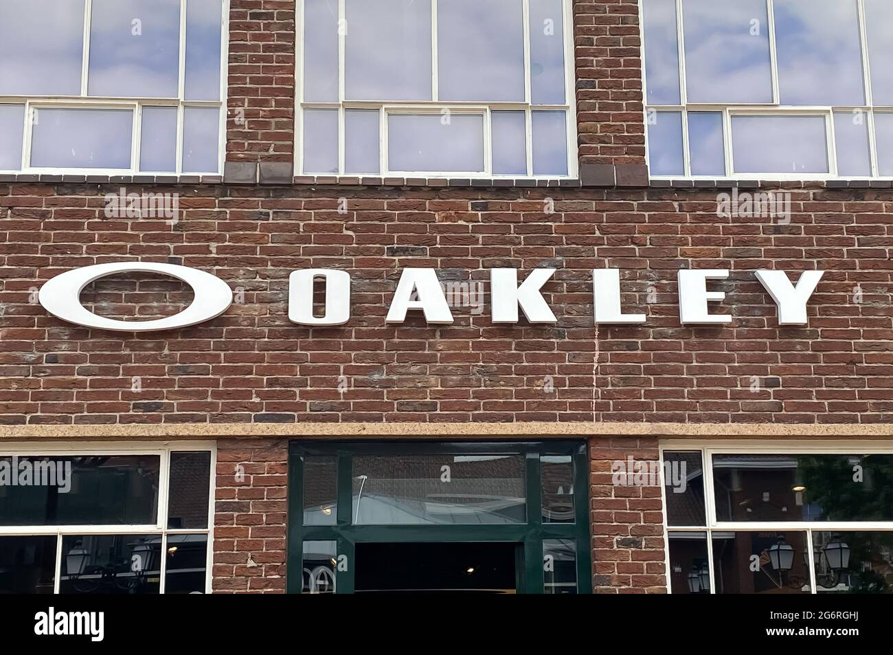 Oakley Store Stock Photo - Download Image Now - Brand Name, Building  Entrance, Building Exterior - iStock