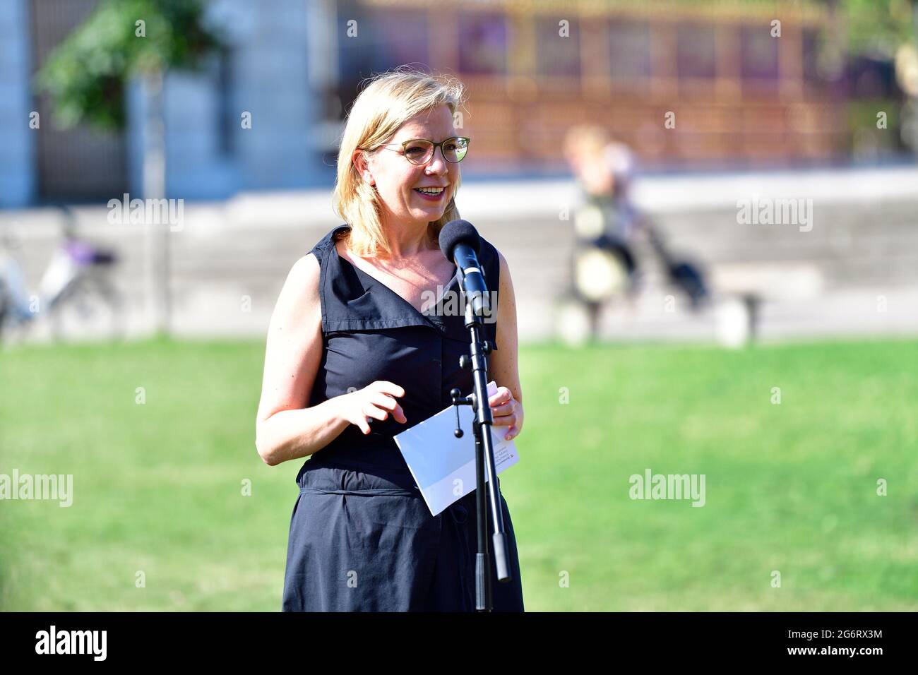 Vienna, Austria. 8th July, 2021. Press conference with Federal Minister Leonore Gewessler at Heldenplatz in Vienna on July 8th, 2021. Topic: Extreme heat wave in Austria - the effects of the climate crisis on our health, life and limb. Stock Photo