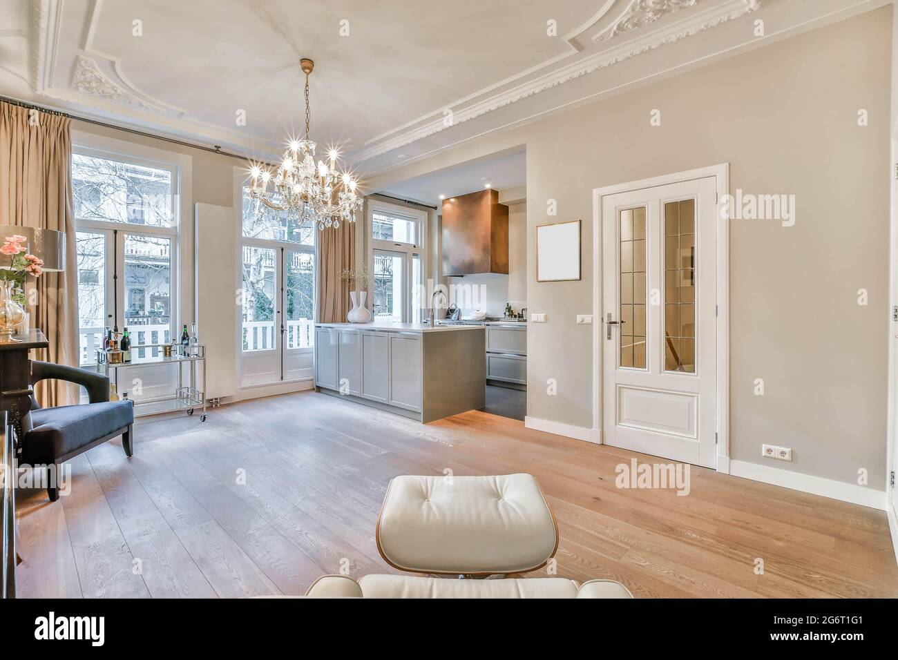 Interior design of beautiful and elegant bathroom Stock Photo - Alamy