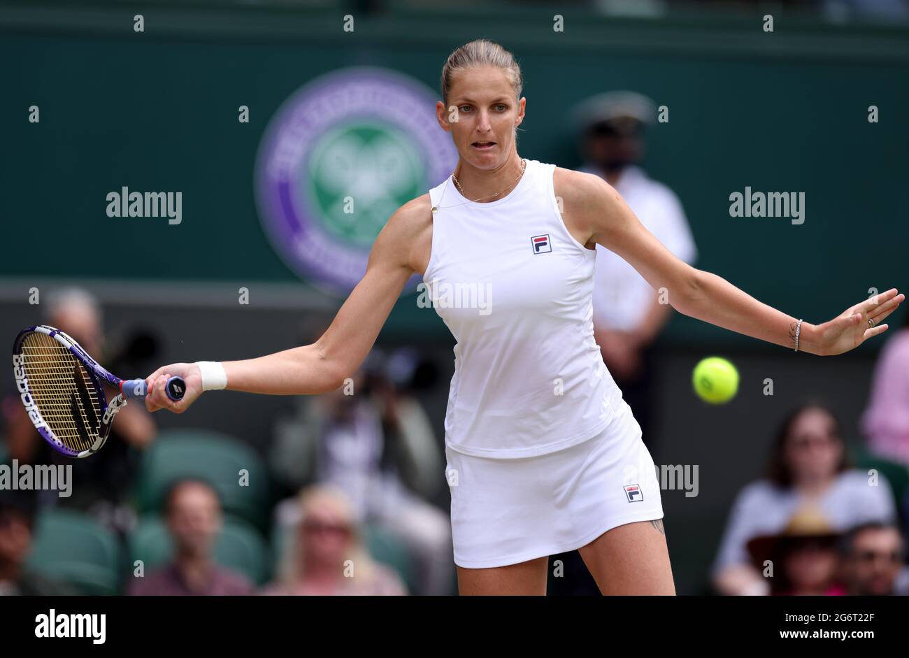 How does Iga Świątek approach her second-round match?
