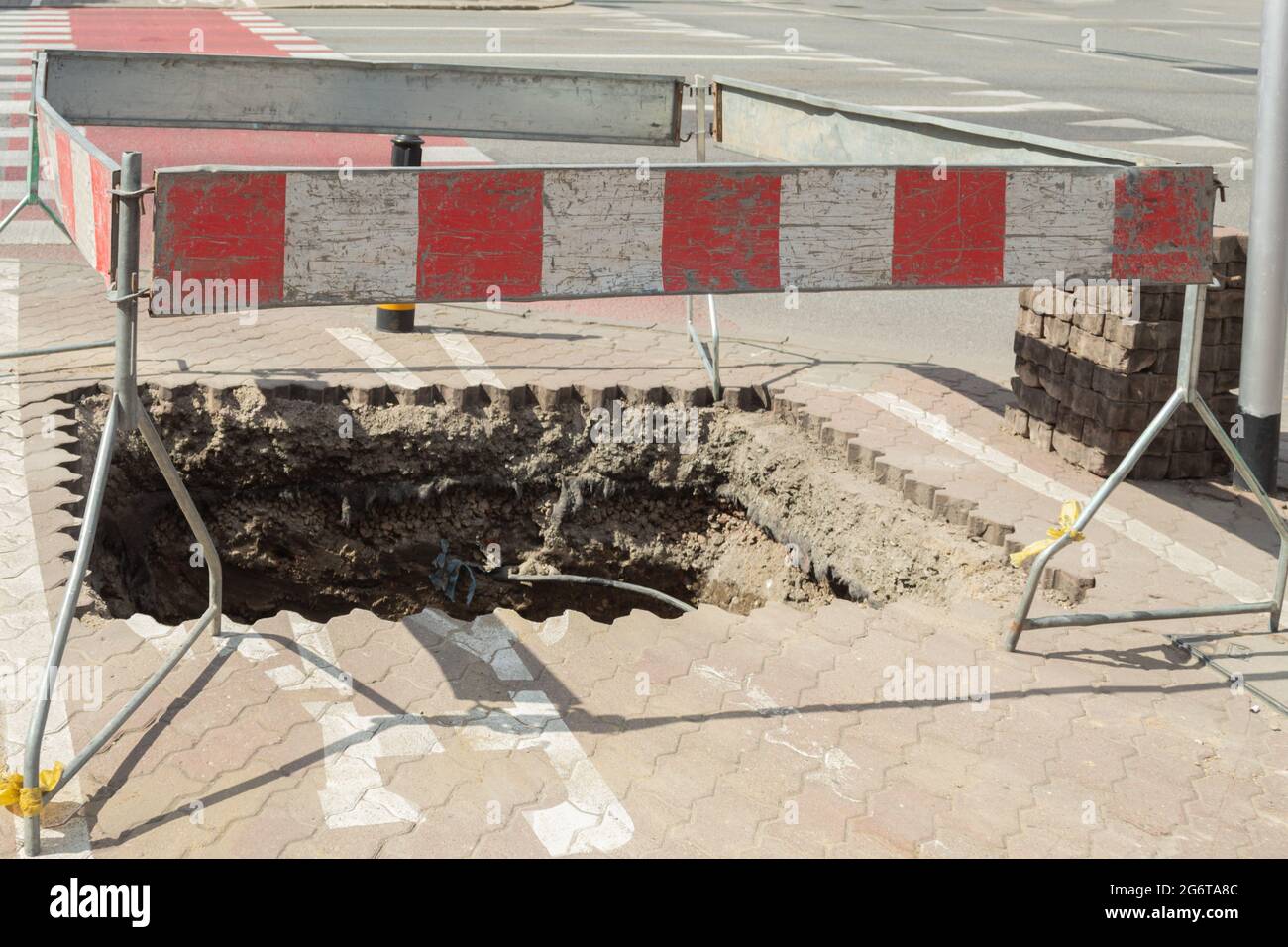 Excavation fencing. Protective barriers and fences during construction