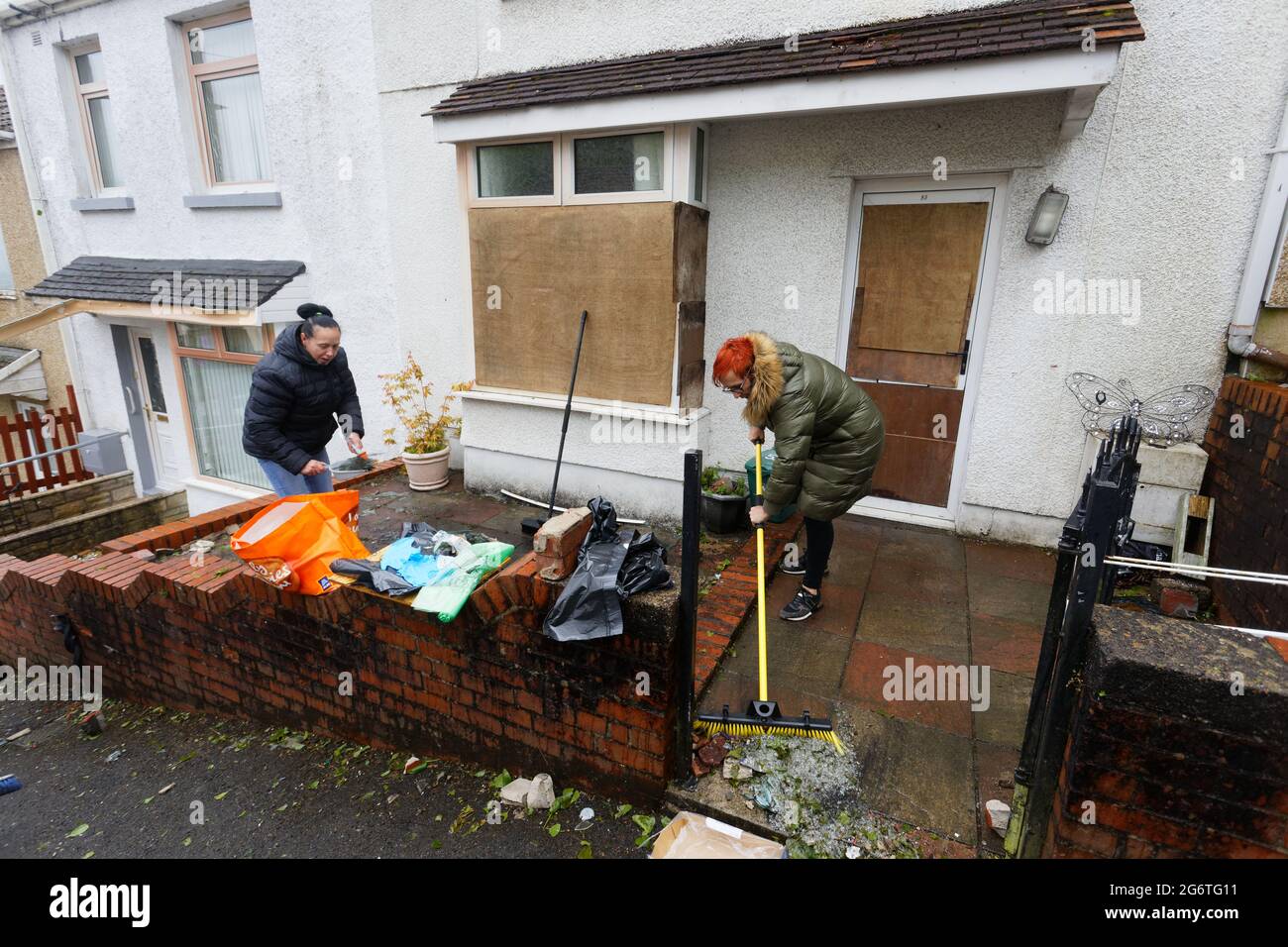 Pictured: Locals and Council workers clean up in Waun-Wen Road in the Mayhill area of Swansea, Wales, UK. Friday 21 May 2021 Re: Gangs of "yobs" have Stock Photo