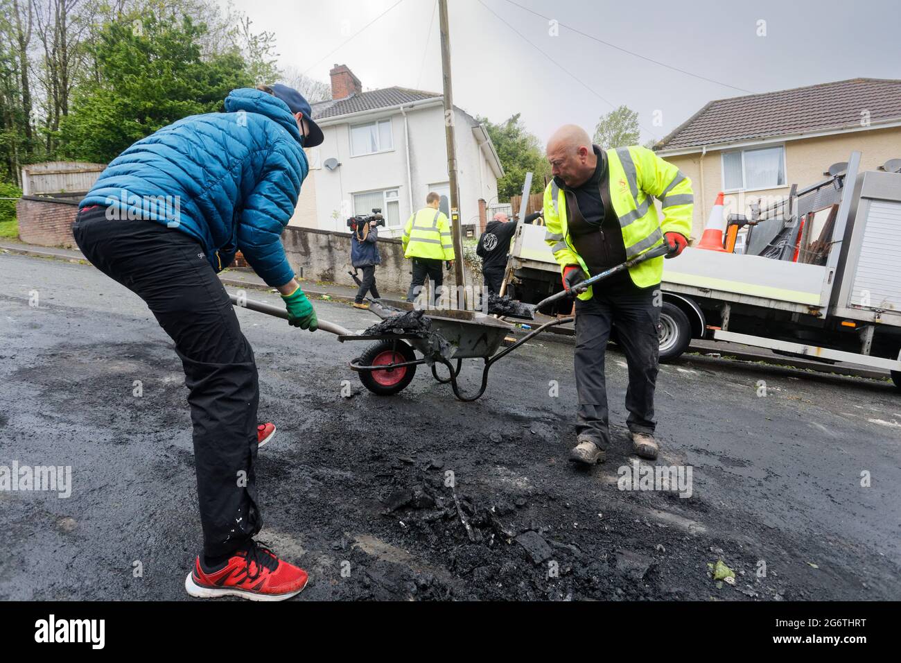 Pictured: Locals and Council workers clean up in Waun-Wen Road in the Mayhill area of Swansea, Wales, UK. Friday 21 May 2021 Re: Gangs of 'yobs' have Stock Photo