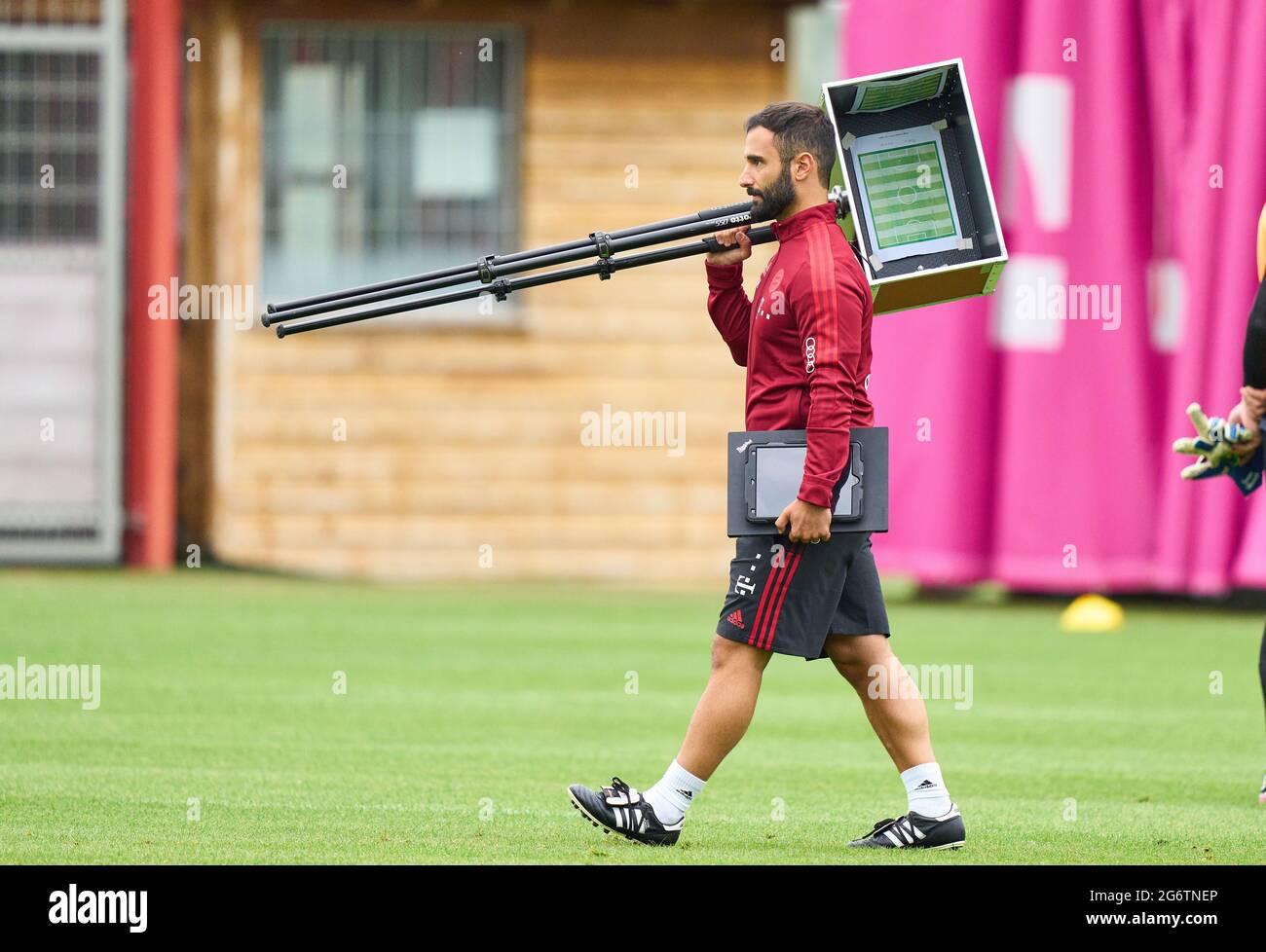 Munich Germany July 7 21 Datenanalyst Soner Mansuroglu R Performance Analyst Trainingsmonitoring Analyst Mit Gps Tracking System Catapult In The Training Of Fc Bayern Muenchen On July 7 21 In Munich Germany Season