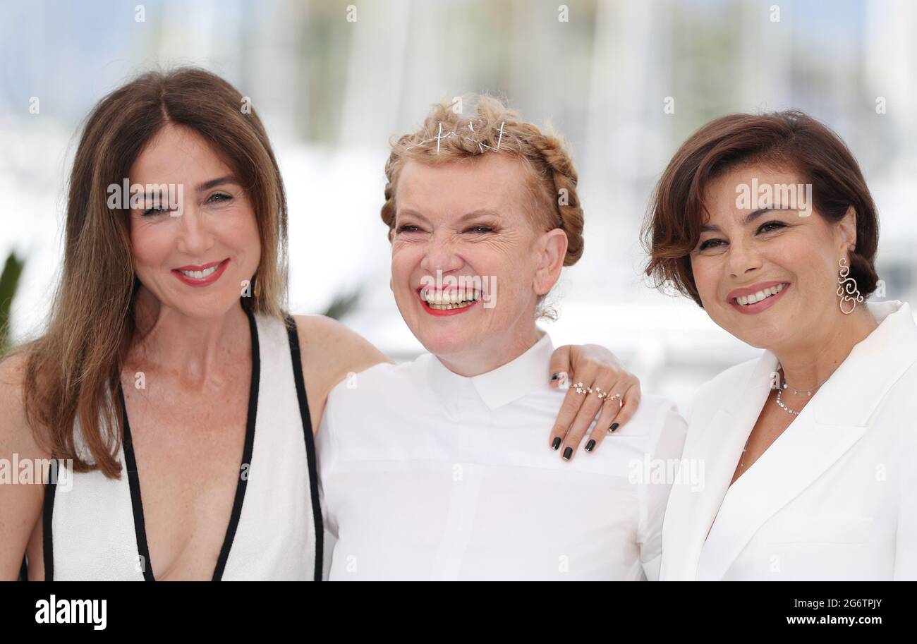 Cannes, France. 8th July, 2021. British director and President of the Un Certain Regard Jury Andrea Arnold (C) poses with Jury members French actress Elsa Zylberstein (L) and French-Algerian director Mounia Meddour during a photocall for the Un Certain Regard Jury at the 74th edition of the Cannes Film Festival in Cannes, southern France, on July 8, 2021. Credit: Gao Jing/Xinhua/Alamy Live News Stock Photo