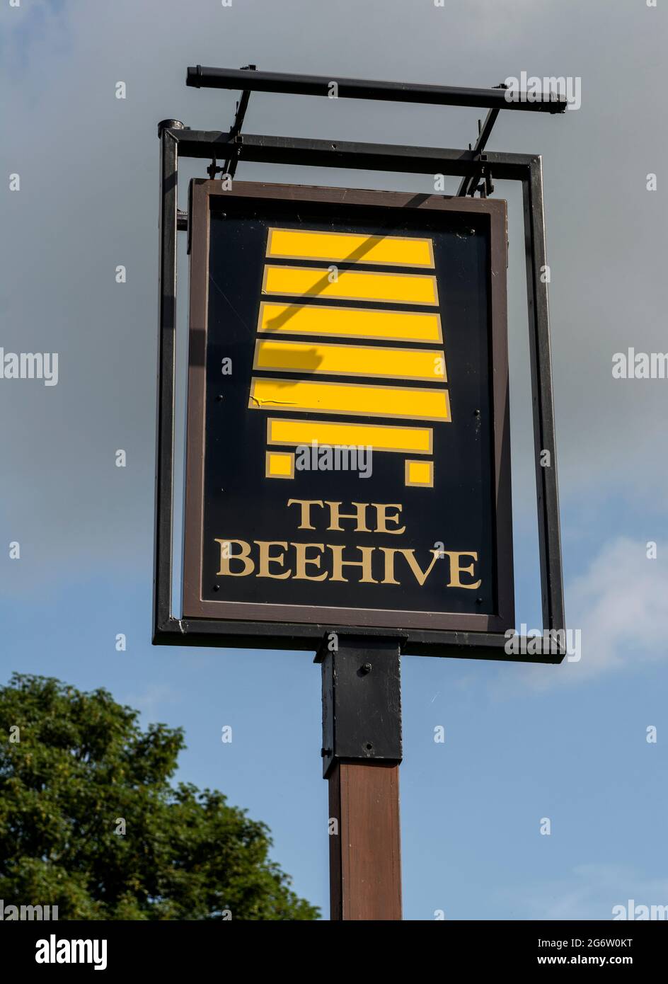 The Beehive pub sign, Curdworth, Warwickshire, England, UK Stock Photo