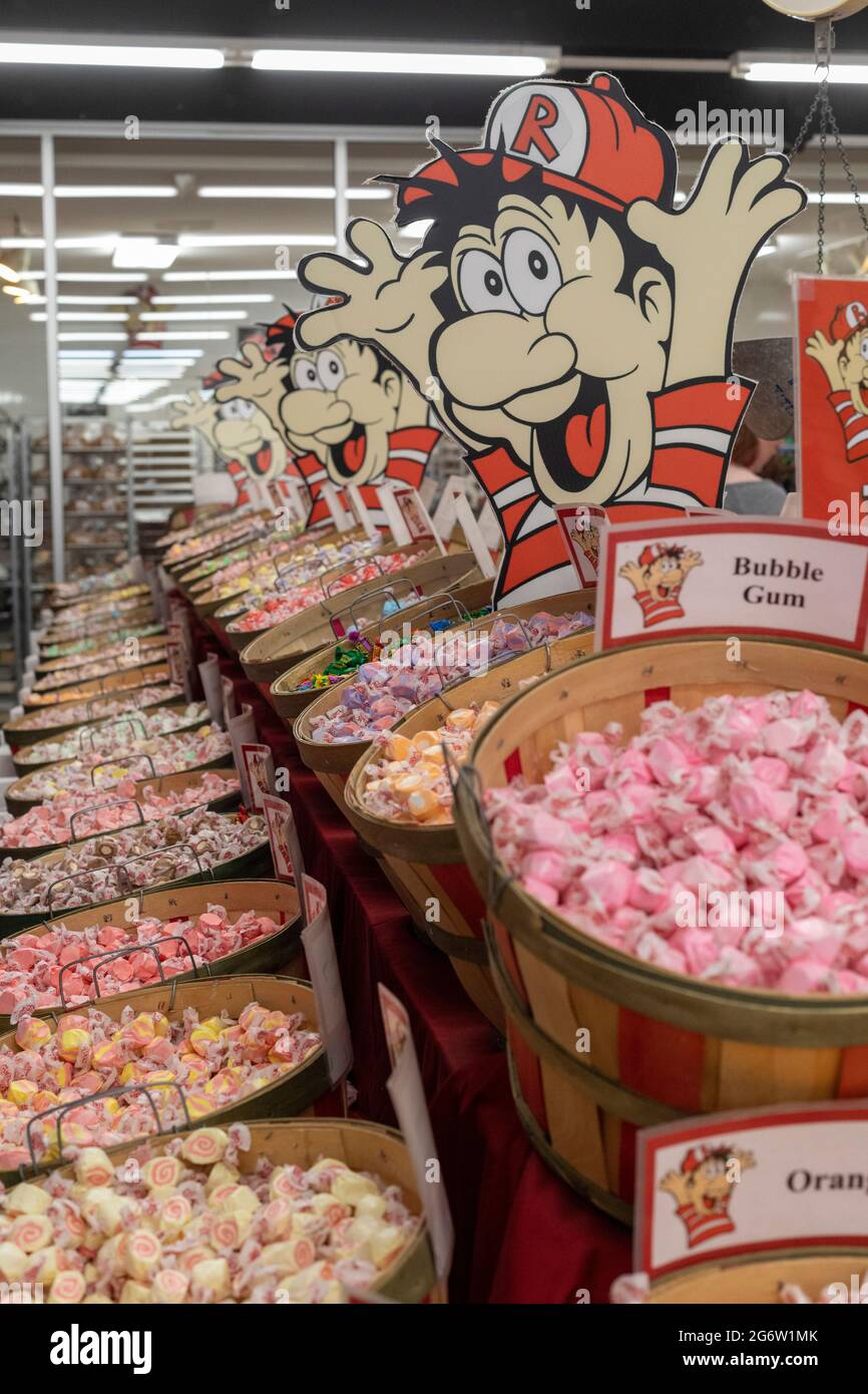 Bubble gum factory hires stock photography and images Alamy