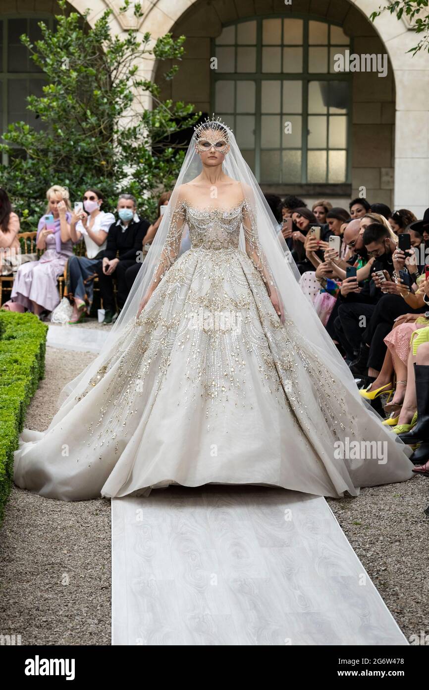 Watch Karlie Kloss's Christian Dior Couture Wedding Gown Come