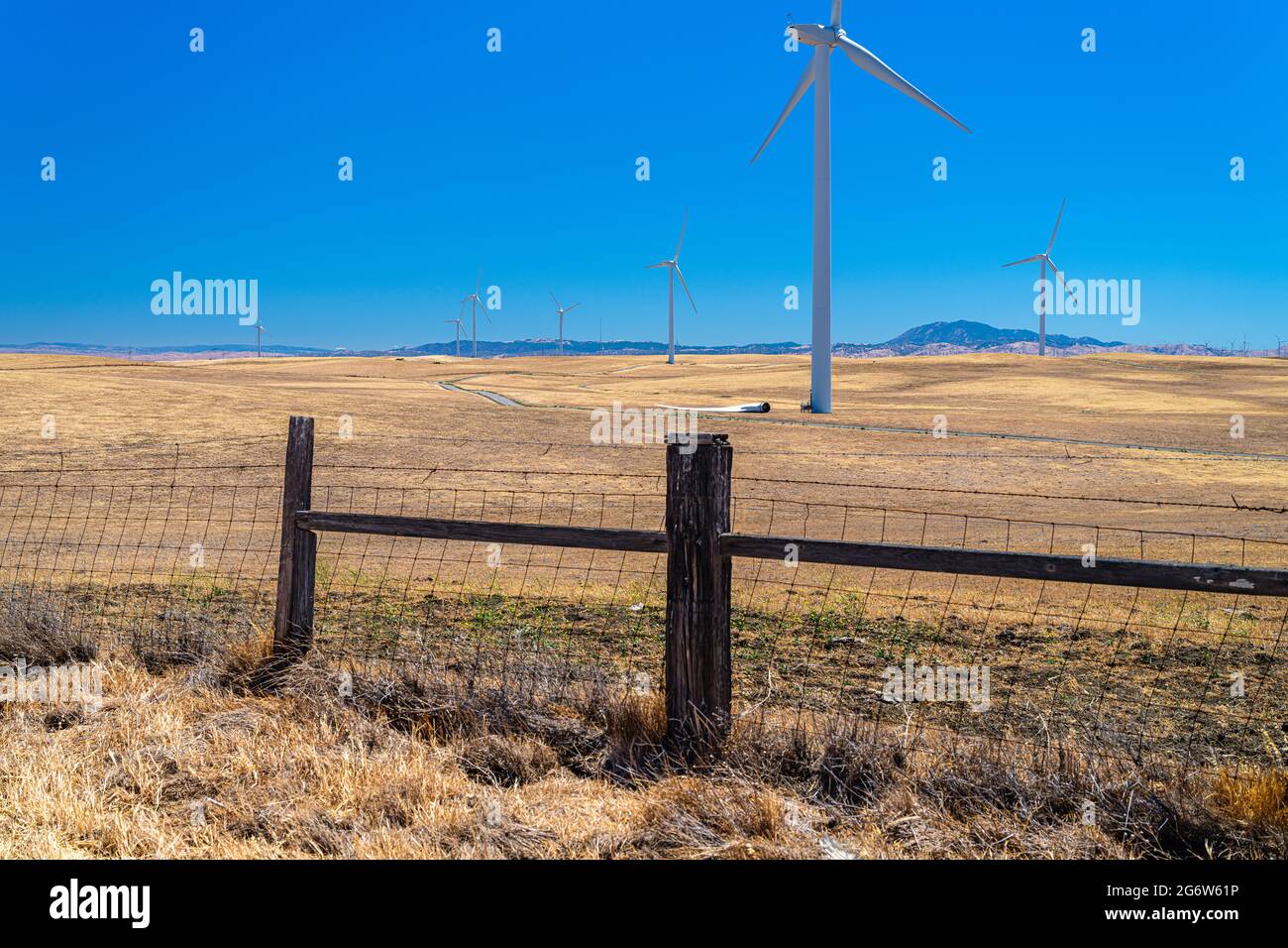 The Shiloh wind power plant is a wind farm in the Montezuma Hills of Solano  County, California, USA Stock Photo - Alamy