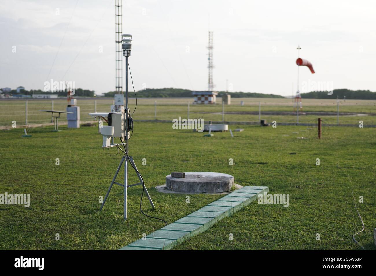 Automatic weather station hires stock photography and images Alamy