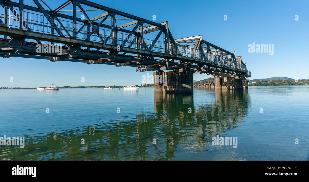 Steel truss railway bridge hi-res stock photography and images - Alamy