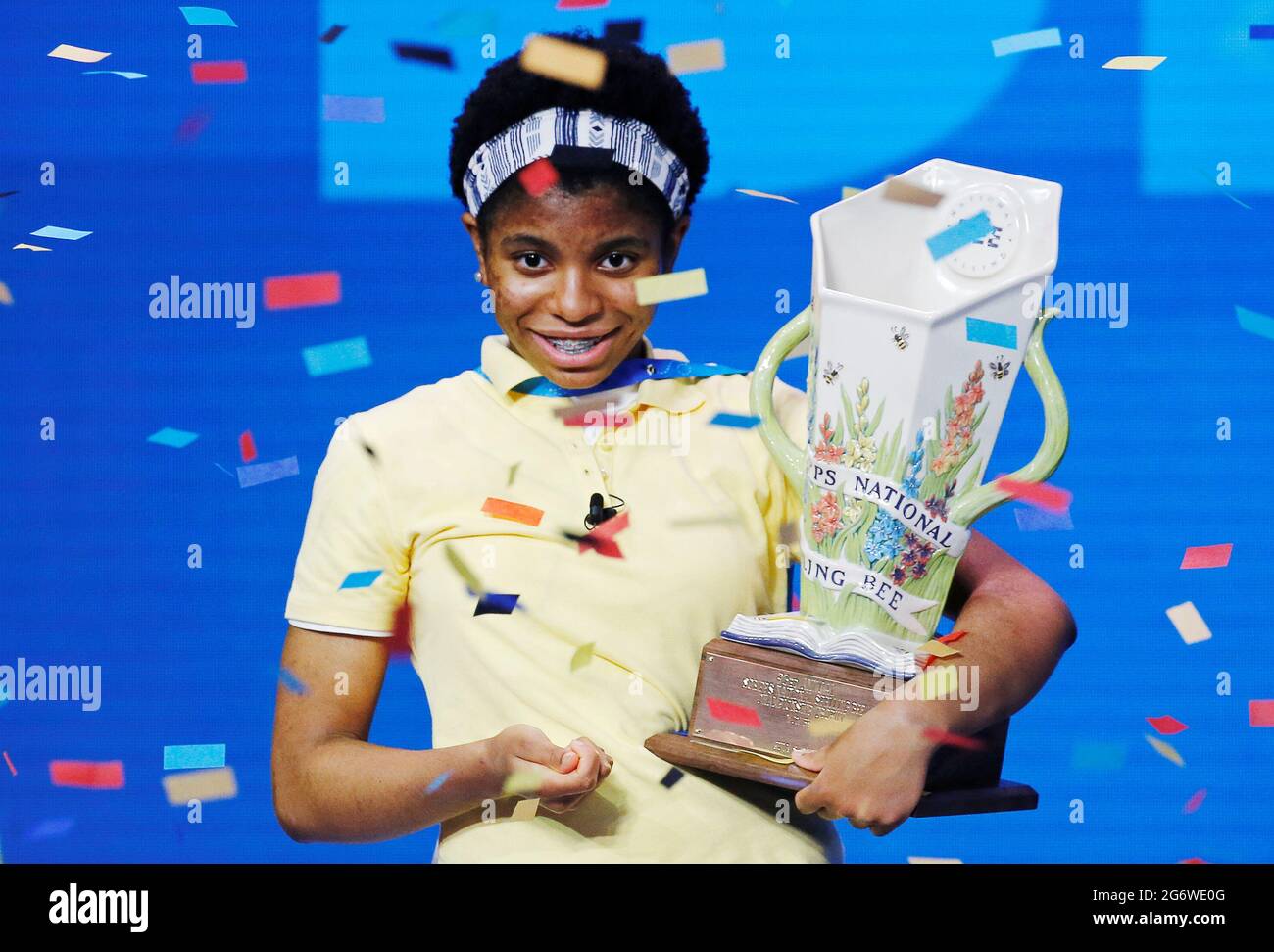 Spelling bee trophy hires stock photography and images Alamy