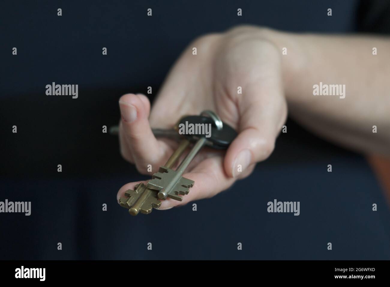 Hand key open door hi-res stock photography and images - Alamy