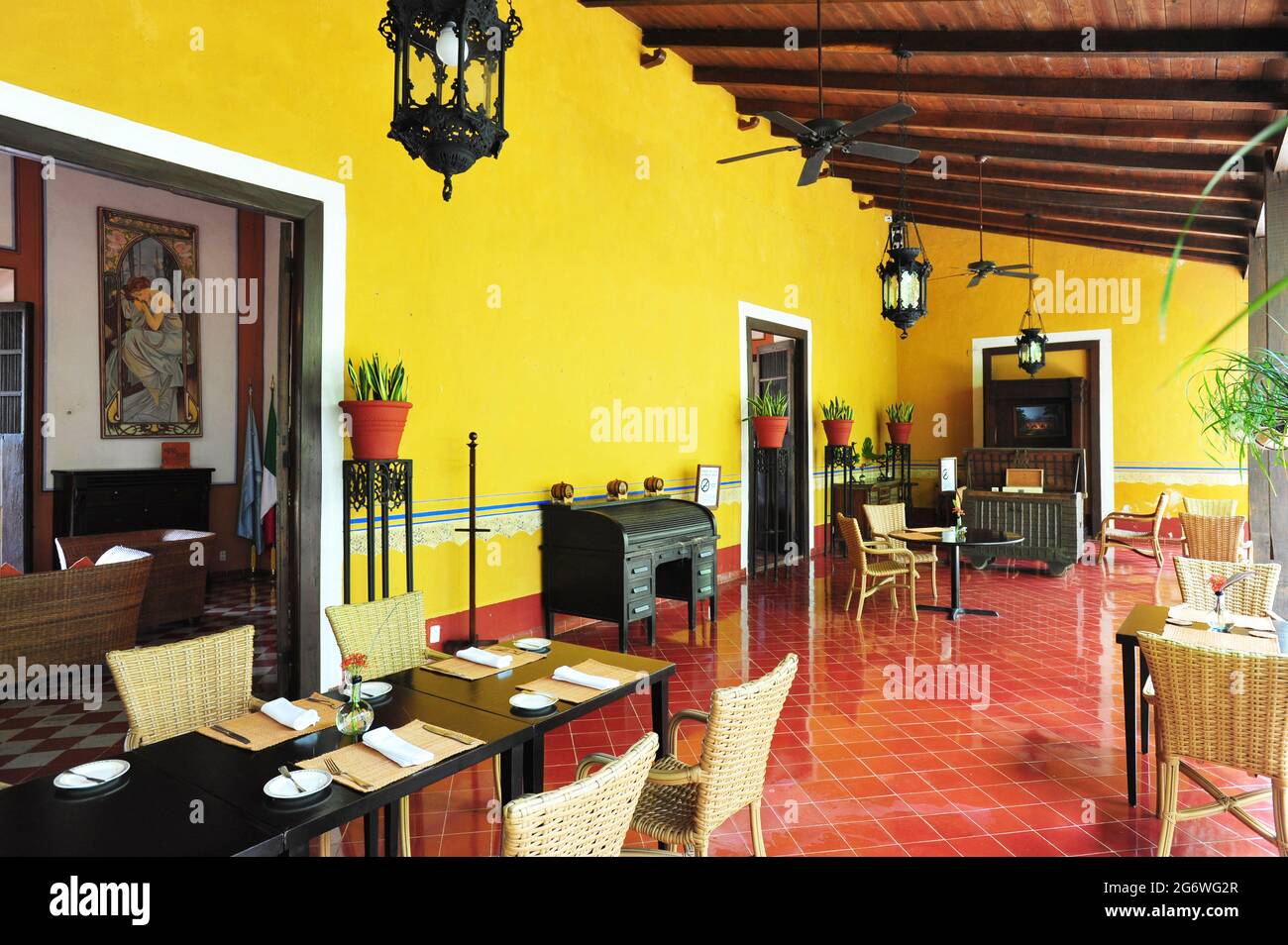 Hacienda jaune hi-res stock photography and images - Alamy