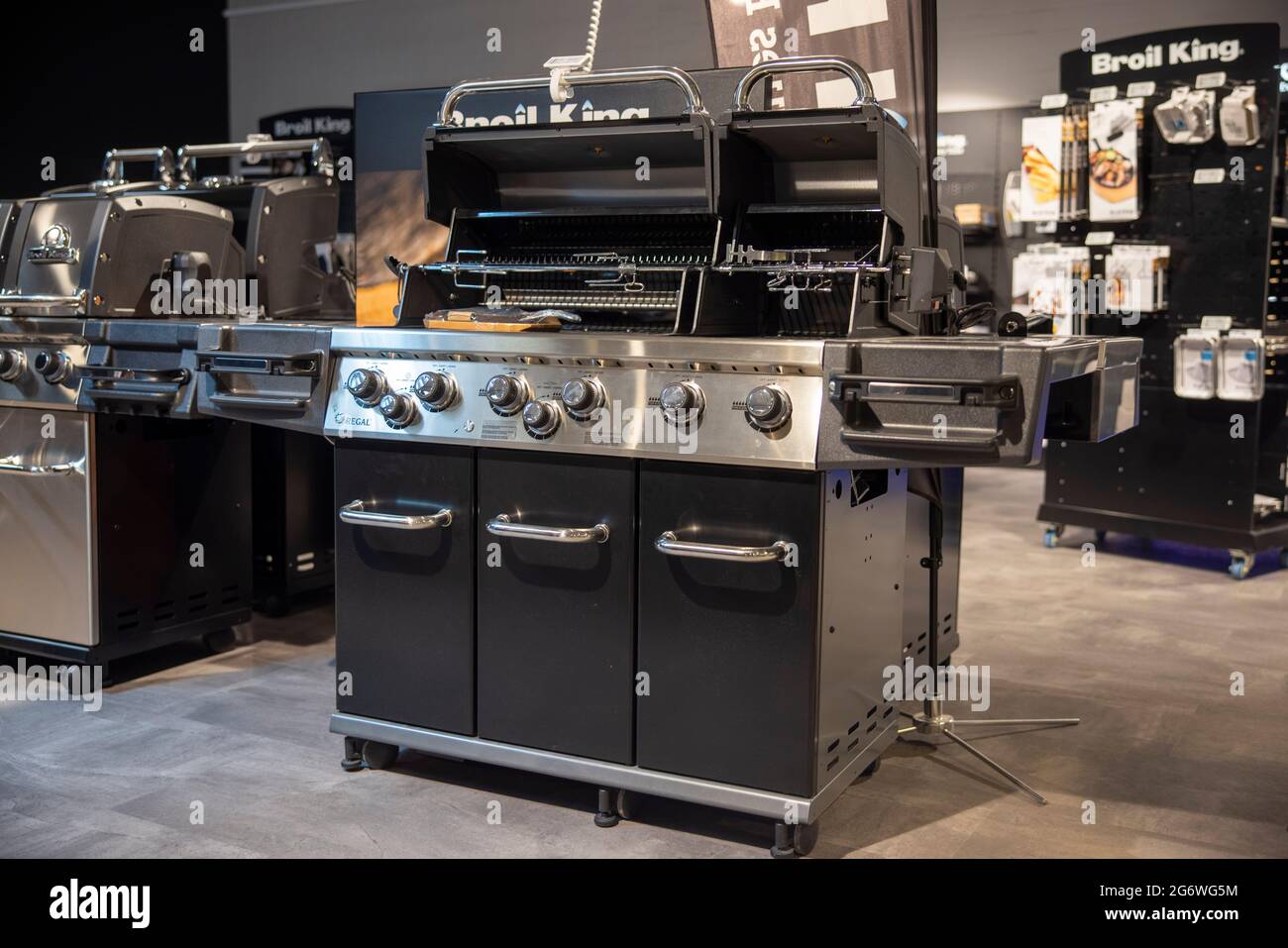 Bad Hersfeld, Germany. 30th June, 2021. A Broil King Regal XL gas grill  stands in the headquarters of Grillfürst GmbH. (to dpa "With steaks and  corn on the cob: barbecue industry booms