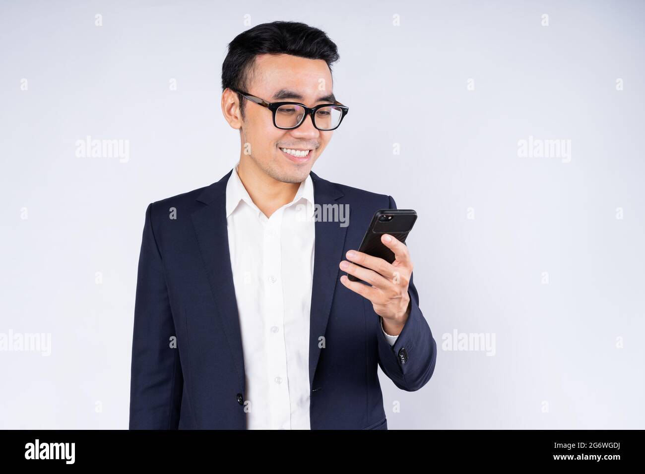 Portrait of business man wearing suit, isolated on white background ...