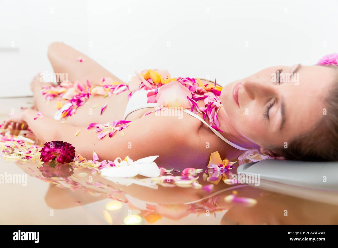 Woman relaxing in spa hi-res stock photography and images - Alamy
