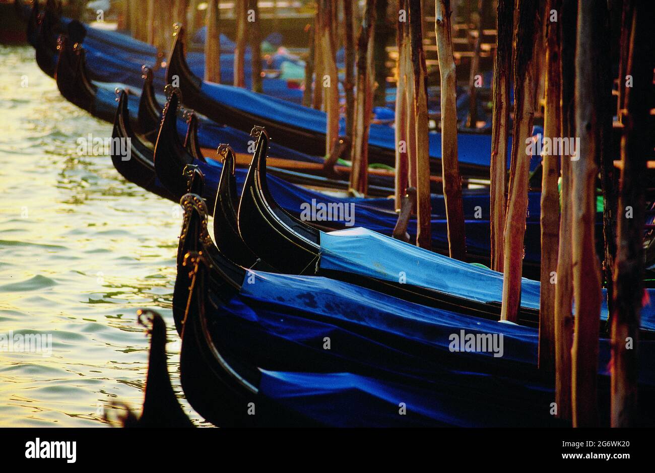 ITALY. VENETIA. VENICE. GONDOLAS AT SUNSET Stock Photo - Alamy