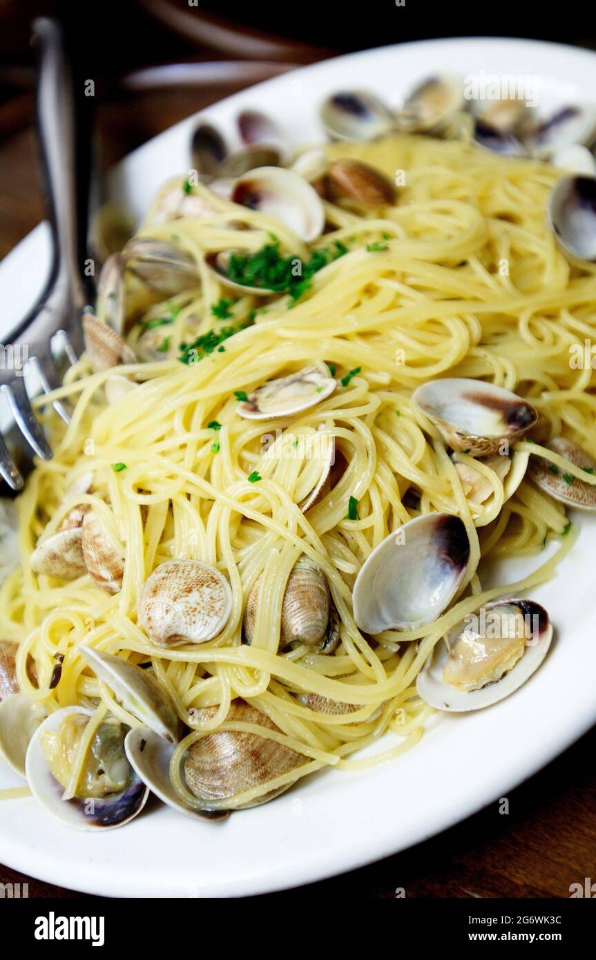 ITALY. VENICE. CASTELLO DISTRICT. CALLE LONGA. THE OSTERIA EL