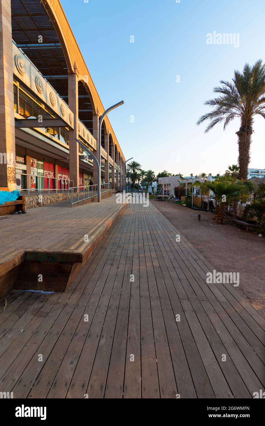eilat-israel. 31-03-2021. The mall 'in front of the sea' in Eilat, empty of people early in the morning Stock Photo
