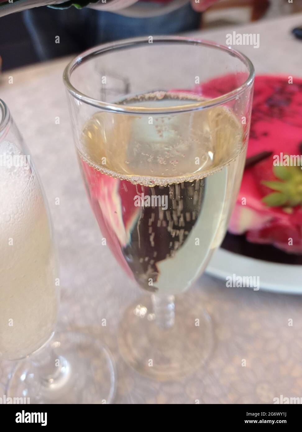 Une Coupe De Champagne Pour Un Anniversaire France Stock Photo Alamy