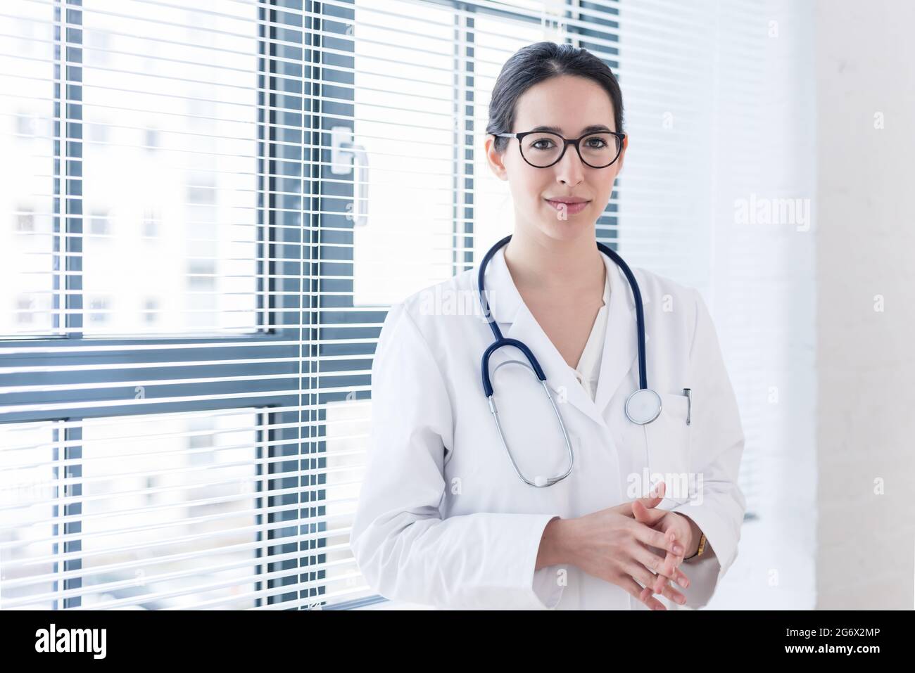 Woman wearing hospital gown hi-res stock photography and images - Alamy