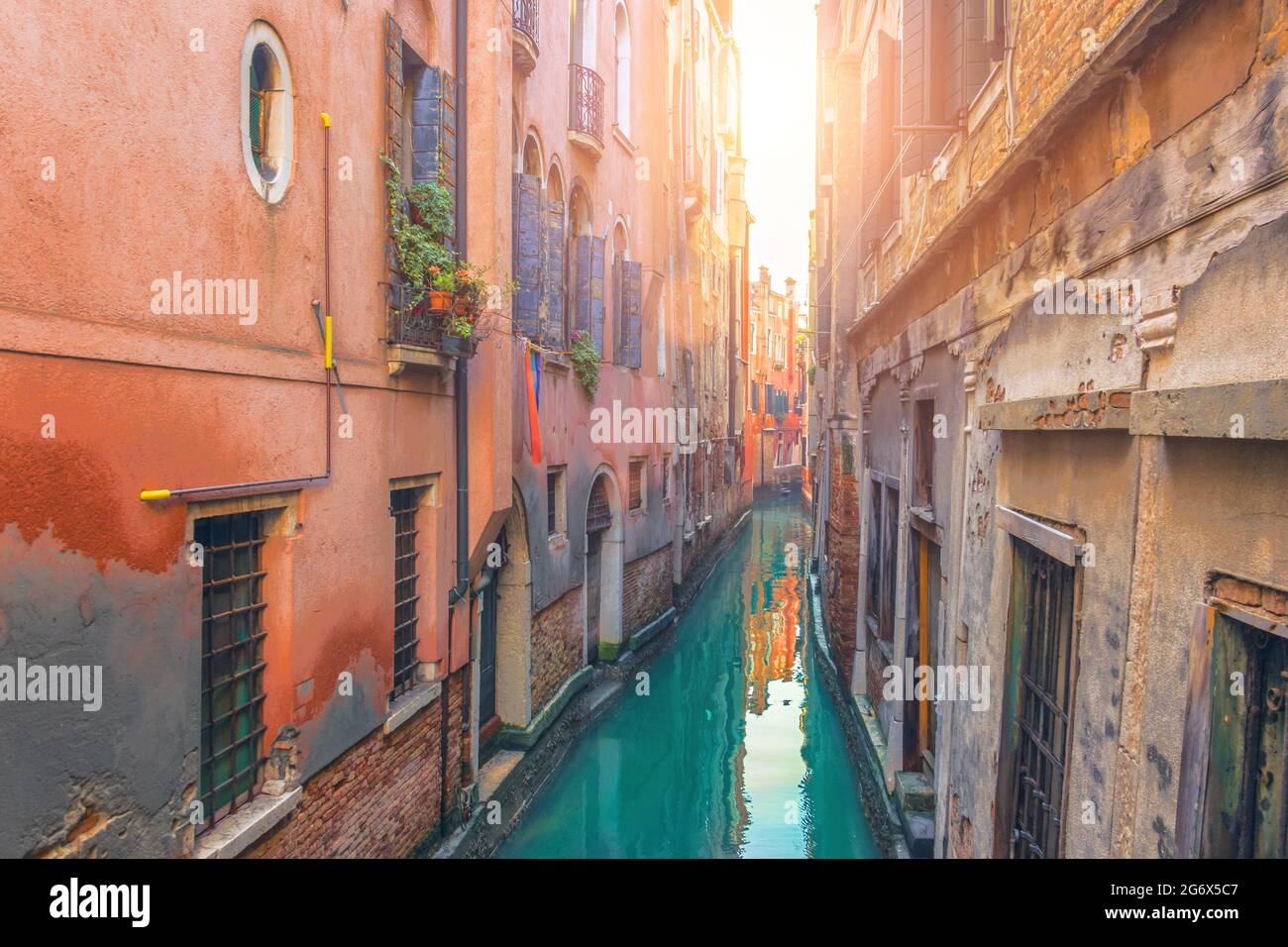 Very narrow canal hi-res stock photography and images - Alamy