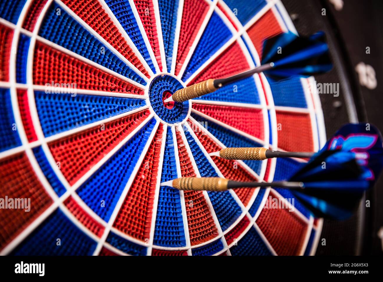 Blue dart arrow hitting hi-res stock photography and images - Alamy