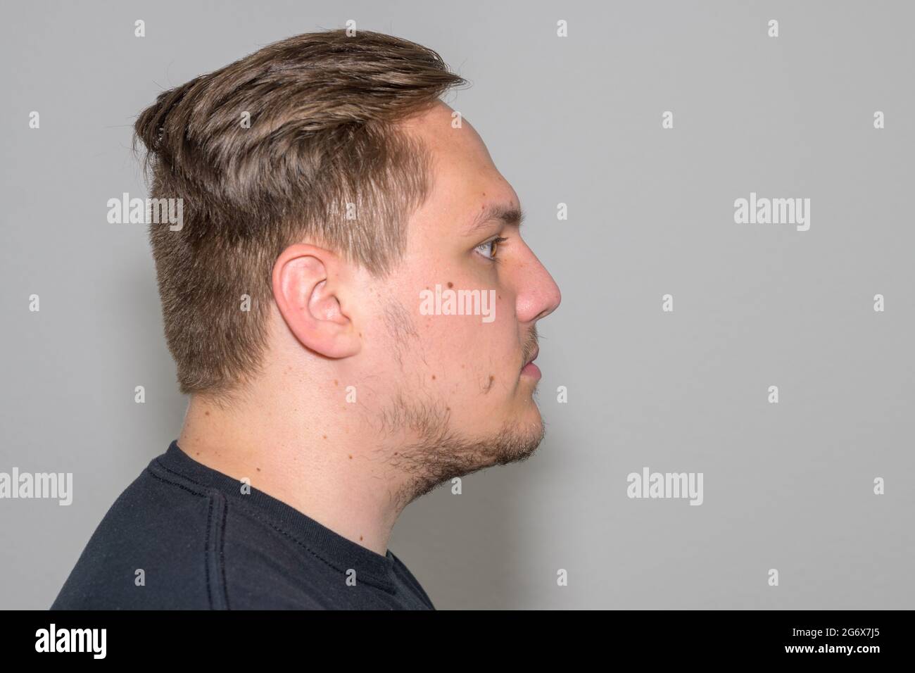 Profile view of a young man in his twenties, looking to the right Stock Photo