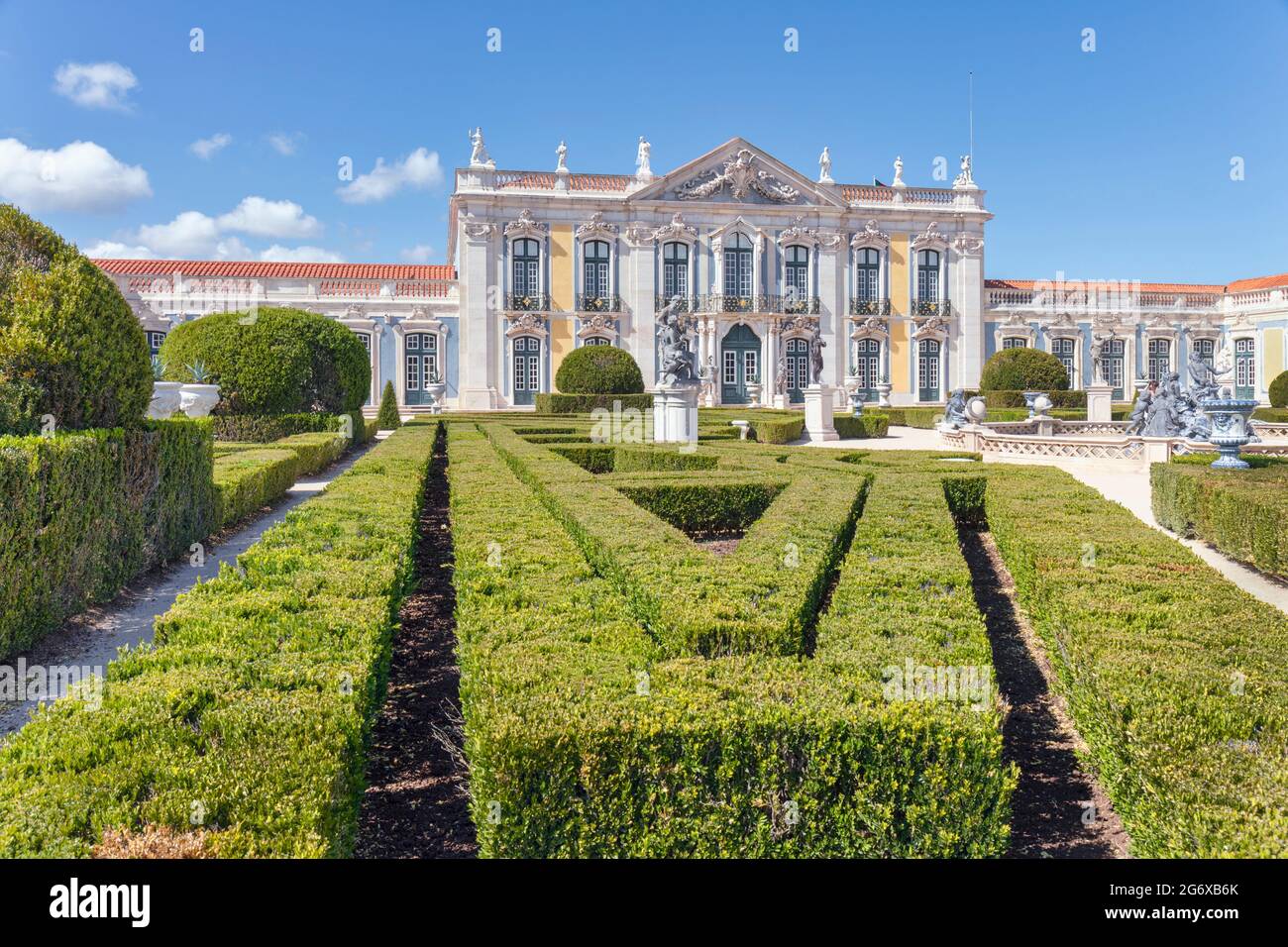 Queluz Palace, Sintra Municipality, Portugal.  The Cermonial Facade.  Construction of the palace began in 1747 under the supervision of Portuguese arc Stock Photo