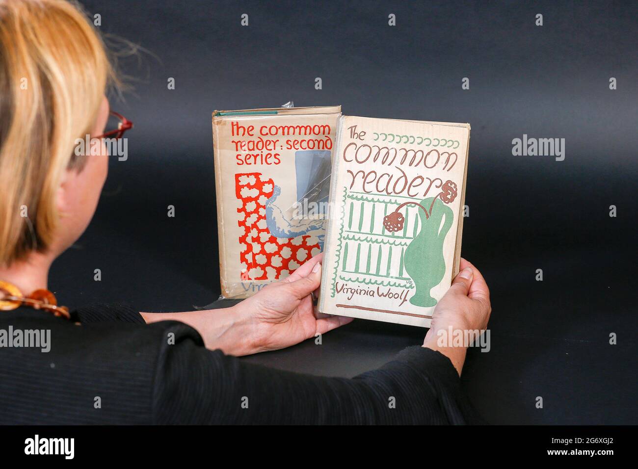 Newpound, Wisborough Green. 09th July 2021. Bellmans' books and manuscripts auction, Wisborough Green, West Sussex. Silke Lohmann posing with the modern edition of Virginia Woolf's the Common Reader at Bellmans Auction House in Wisborough Green. Credit: james jagger/Alamy Live News Stock Photo
