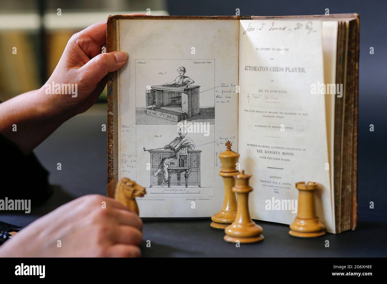116 The Automaton Chess Player Stock Photos, High-Res Pictures, and Images  - Getty Images